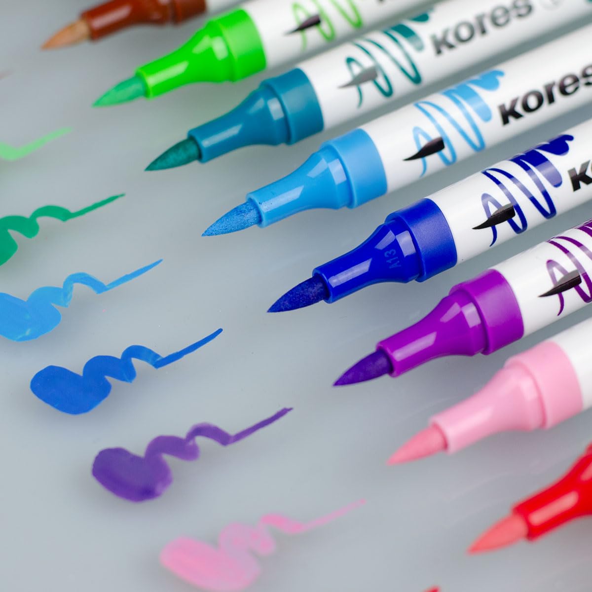 kores-kreative-marker-acryl-duo-tip-12-farben-pinsel-und-kegelspitze-12-st-ck image 2