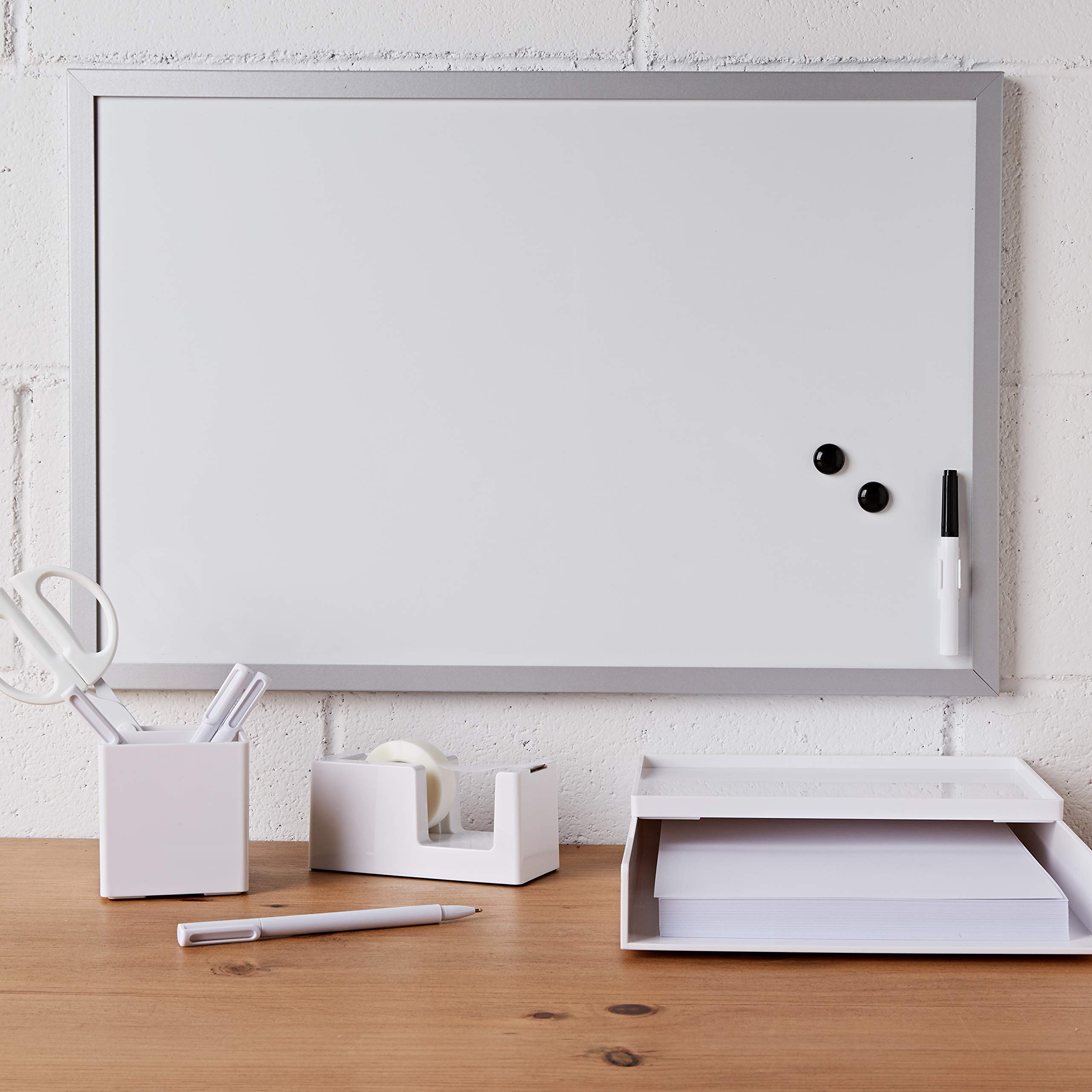herlitz-whiteboard-und-magnettafel-40-x-60-cm-mit-silbernem-holzrahmen-wei image 2