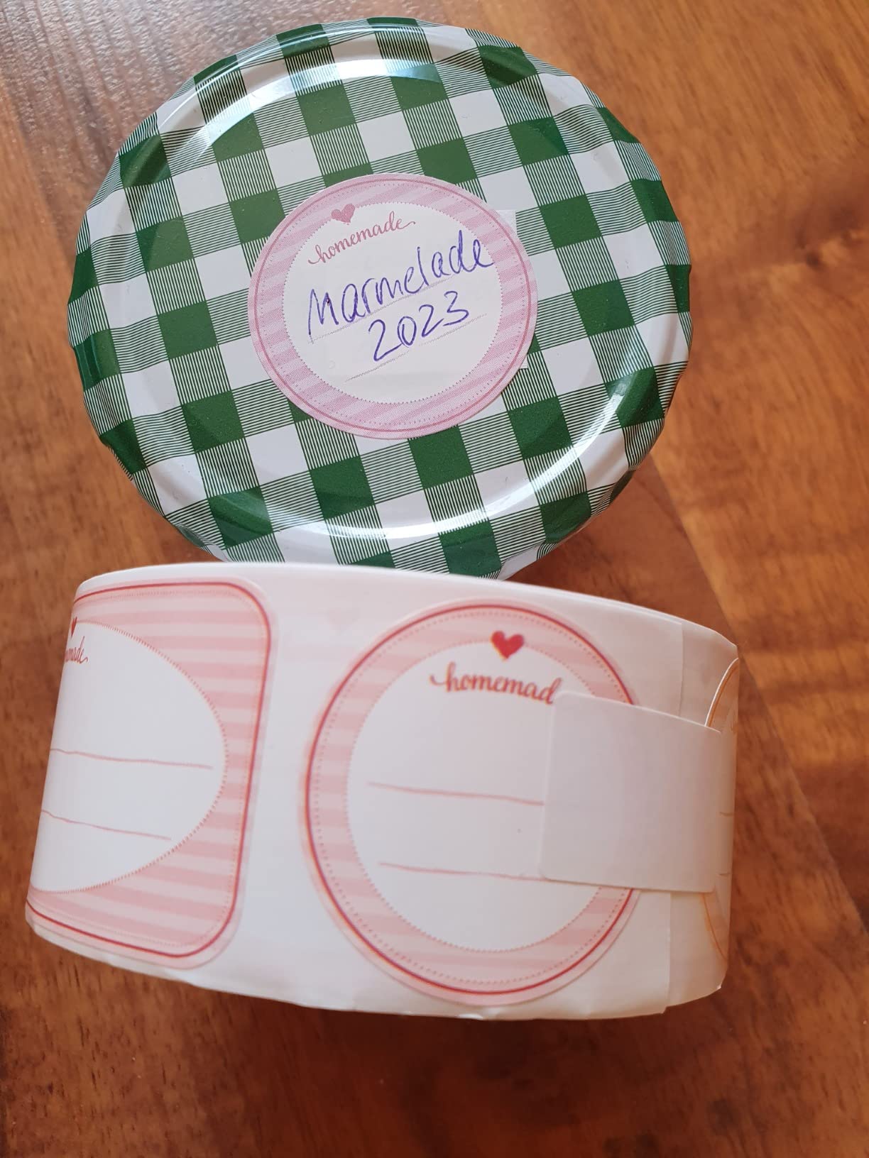 Niedlich, aber löst sich am Deckelrand